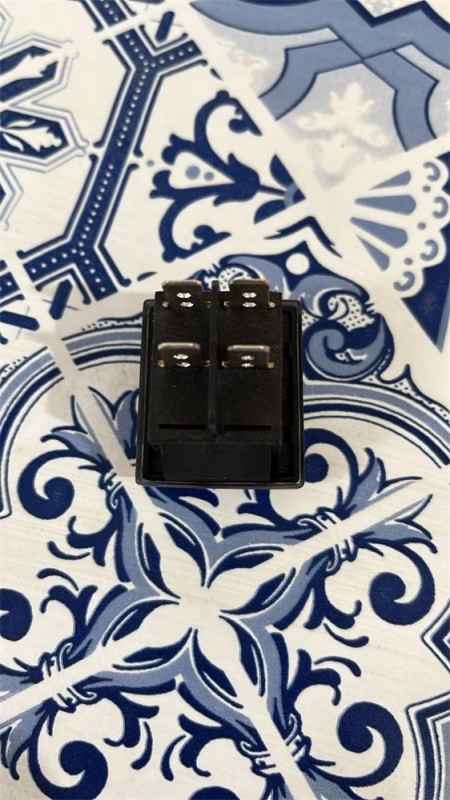 CHAVE 2 POSIÇÕES ILUMINADA C/ CAPA SILICONE RS-201-1C-R 220V VERMELHA 220V - Imagem 4