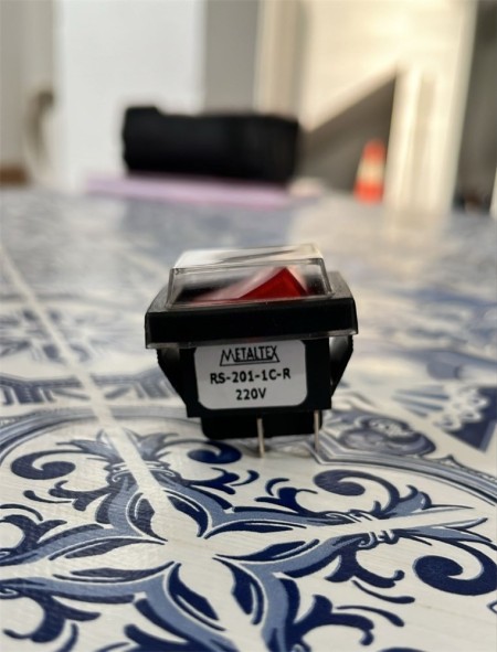 CHAVE 2 POSIÇÕES ILUMINADA C/ CAPA SILICONE RS-201-1C-R 220V VERMELHA 220V - Imagem 5